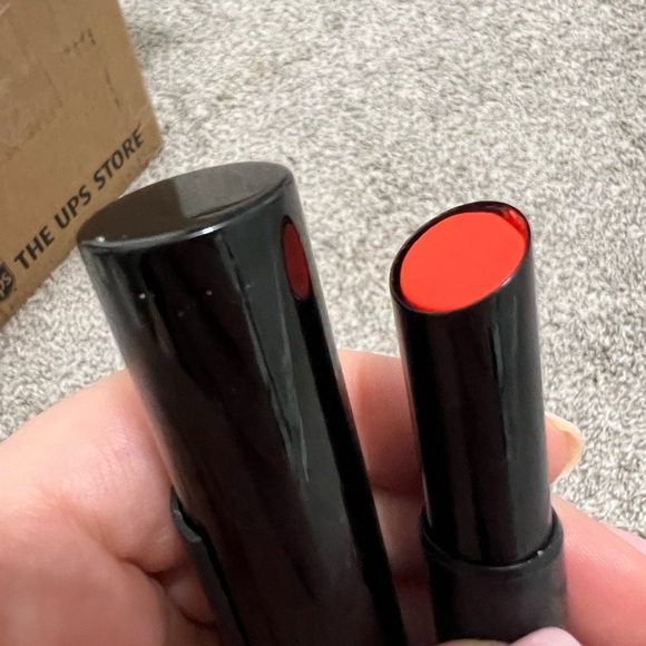 Elizabeth Arden Lipstick - Picture 9 of 11